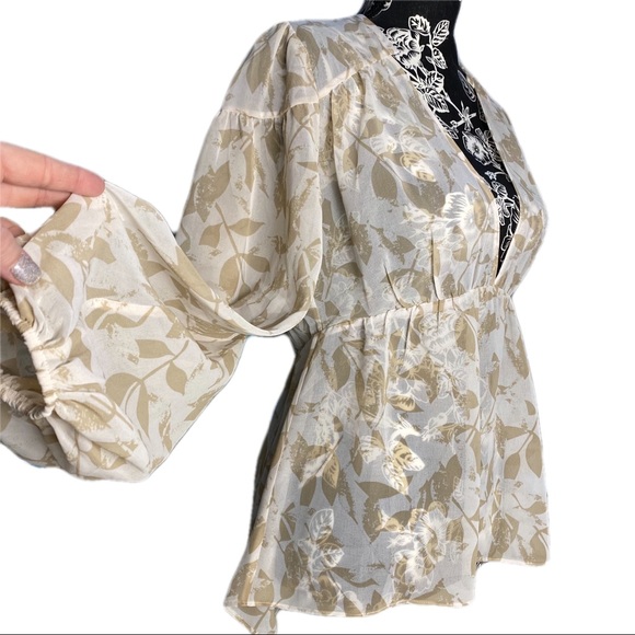 Cabi Couplet Blouse High-Low Hem Leaf Pattern Long Sleeve Item # 4156 - Picture 2 of 10